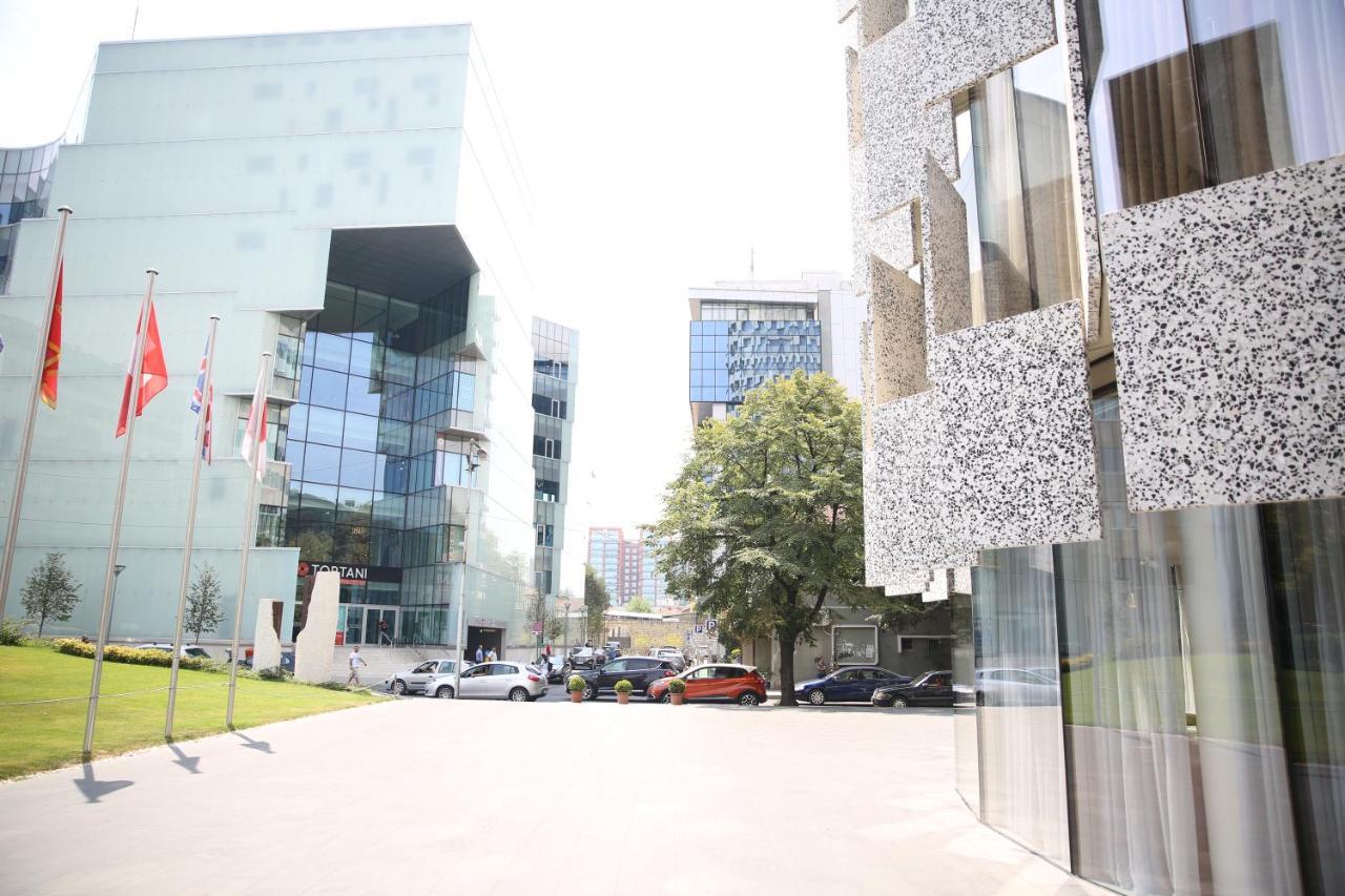 ホテル ザ プラザ ティラナ エクステリア 写真 The campus of the University of Novi Sad