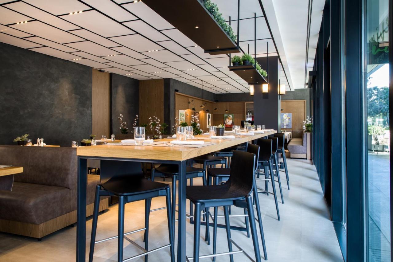 ホテル ザ プラザ ティラナ エクステリア 写真 The interior of the restaurant