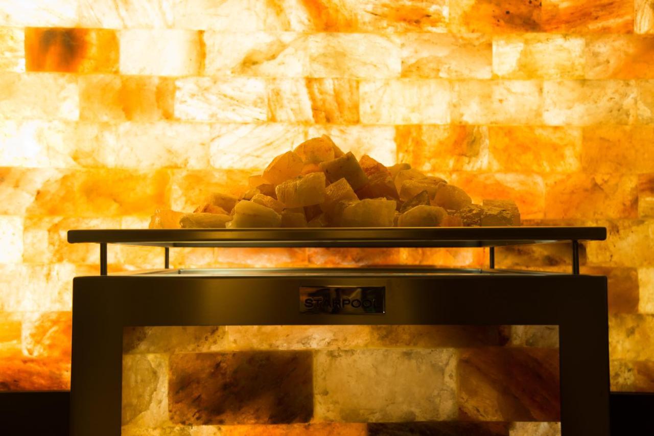 ホテル ザ プラザ ティラナ エクステリア 写真 Salt sauna