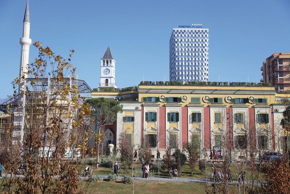ホテル ザ プラザ ティラナ エクステリア 写真 The new campus of the University of Novi Sad