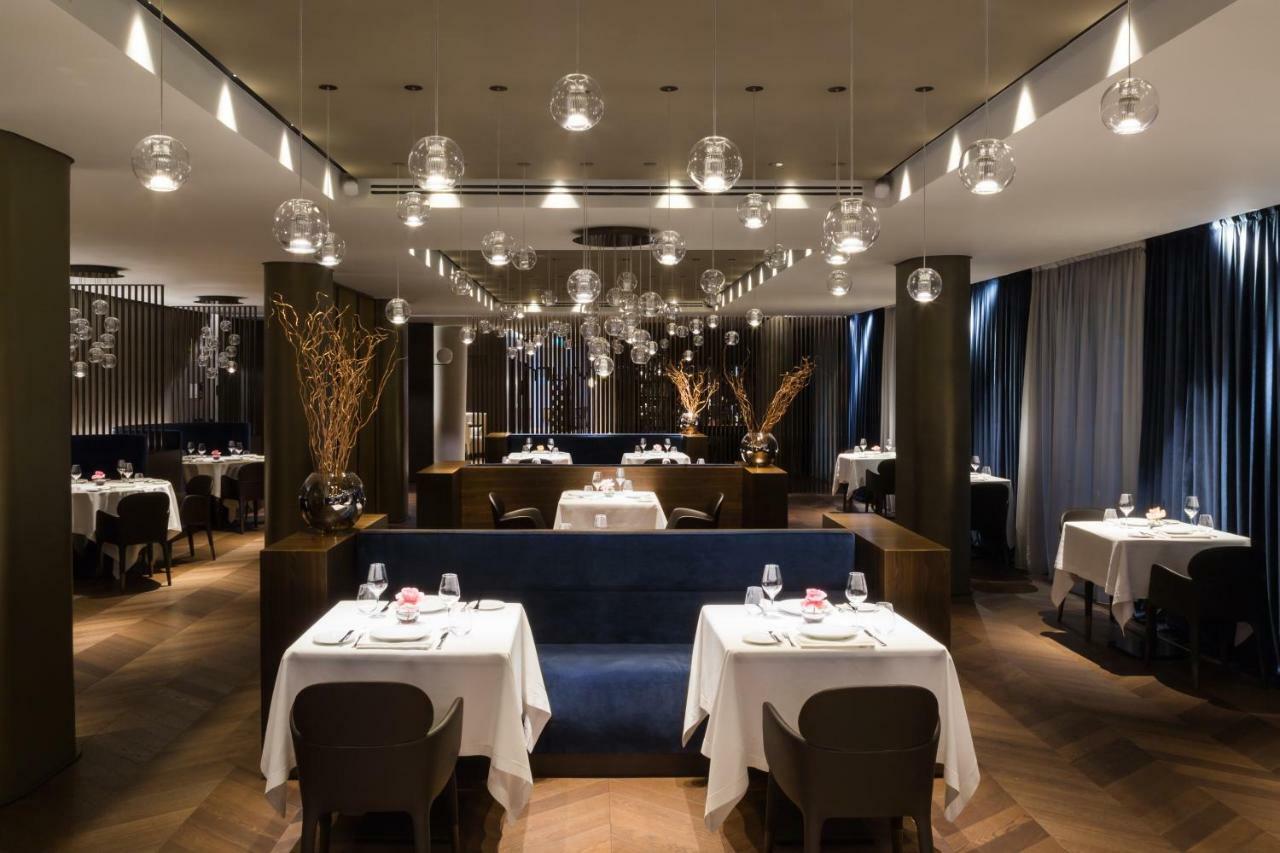 ホテル ザ プラザ ティラナ エクステリア 写真 Restaurant Langan's Hut