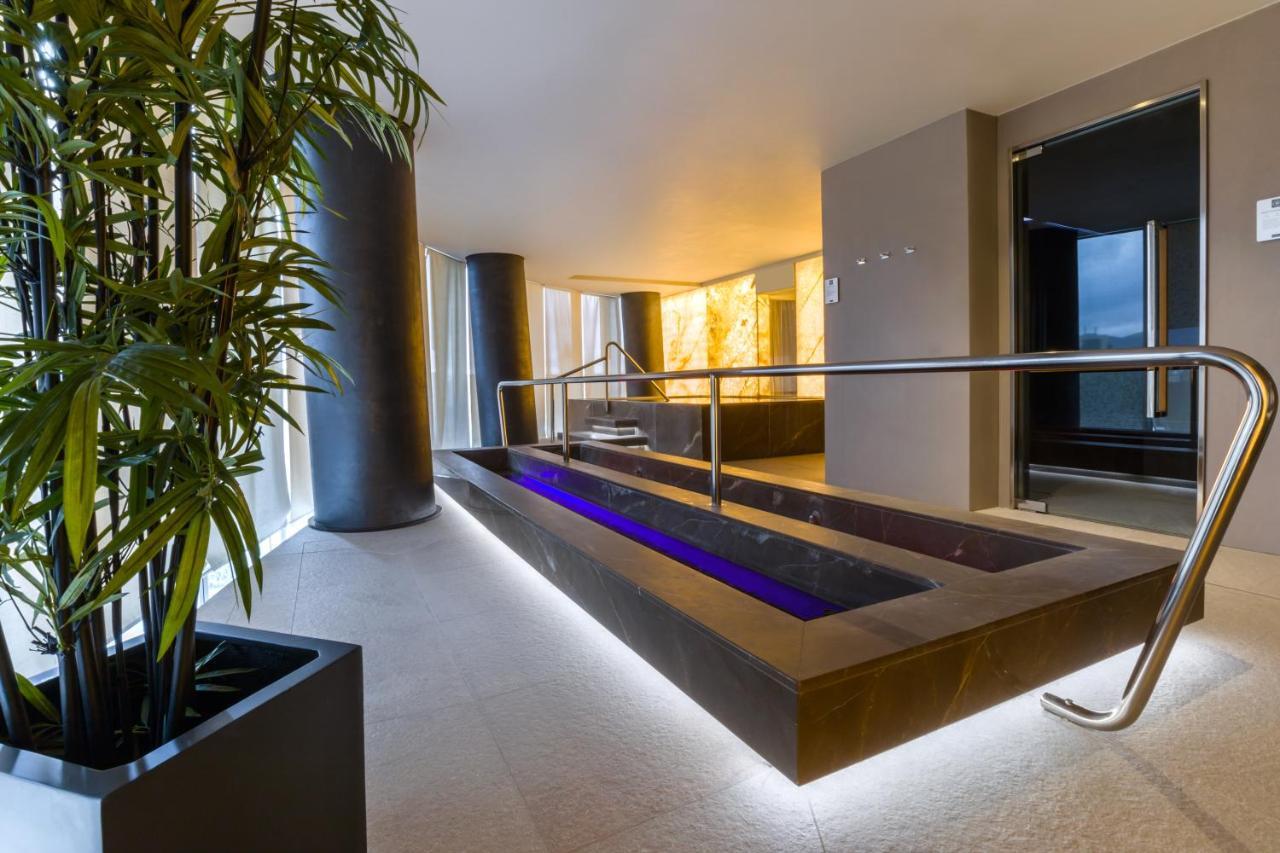 ホテル ザ プラザ ティラナ エクステリア 写真 The interior of the hotel